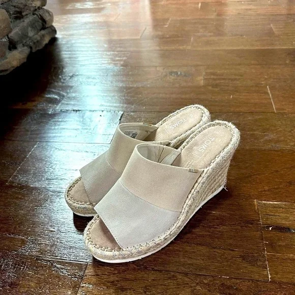 Toms-beige suede wedges-Size 8 - Picture 2 of 10